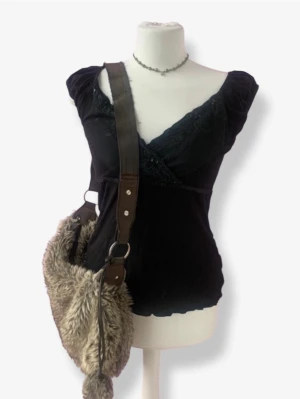 vintage pälsväska  - söt vintage pälsväska (faux fur) i bra skick, fluffig och mjuk 🪽alla bilder är mina 🤍 leverans inom 24h 