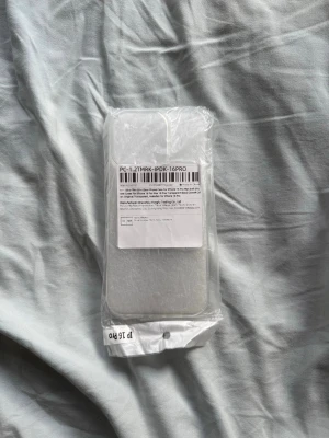 Genomskinligt mobilskal i silikon - Snyggt och stilrent genomskinligt mobilskal i mjukt silikonmaterial. Passar till iPhone 16 Pro och skyddar mobilen mot repor och stötar utan att dölja designen. Perfekt för dig som vill ha ett diskret men effektivt skydd.