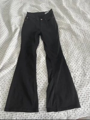 Vero Moda Flared Jeans - S/30. Unused