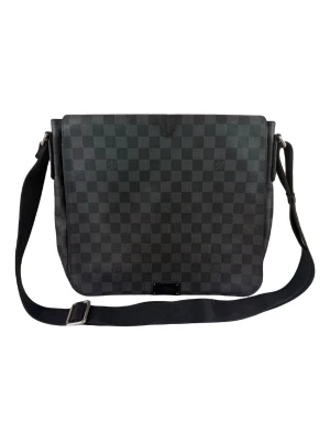 Louis Vuitton axelväska i svart rutmönster - Snygg axelväska från Louis Vuitton i svart och mörkgrått rutmönster. Väskan har justerbar axelrem i textil och klassisk flap-stängning. Tillverkad i canvas med detaljer i läder. Perfekt för dig som vill ha en stilren och exklusiv look.