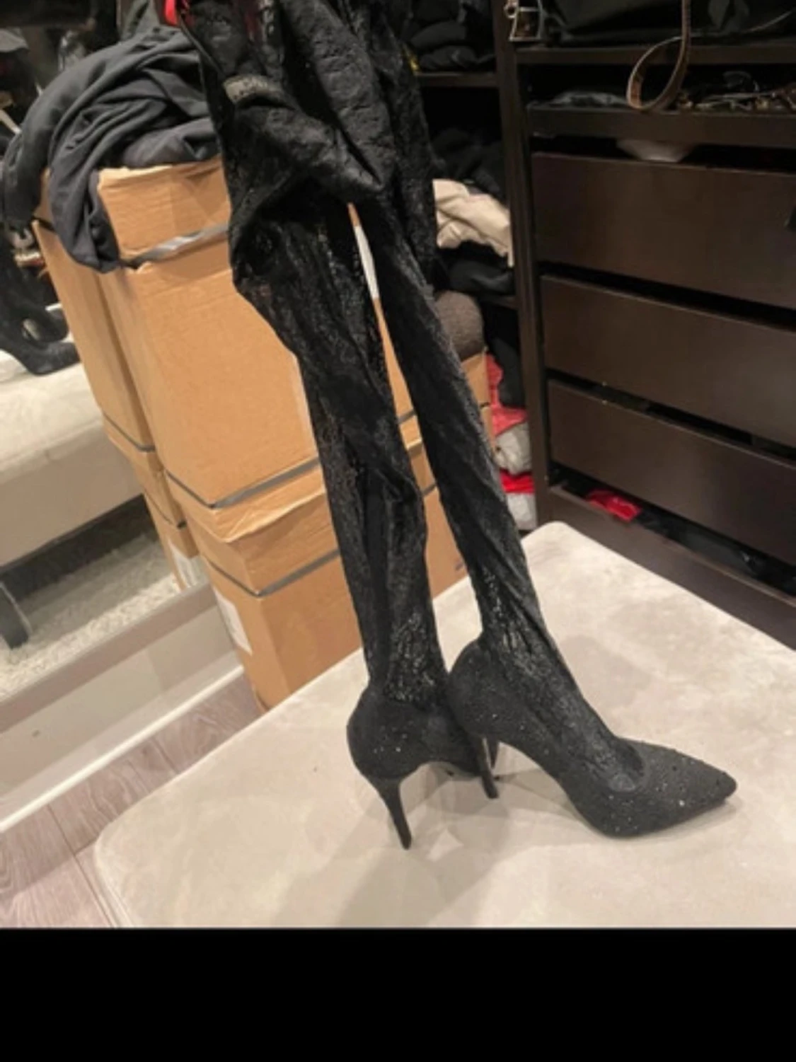 Svarta pumps med strass och spets - 2