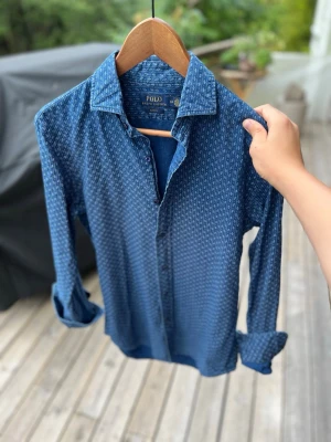 Polo Ralph Lauren skjorta blå herr  - Fet Polo Ralph Lauren skjorta blå herr |Storlek S slim fit| Mycket bra skick! Hör av dig vid funderingar!