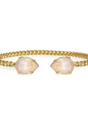 CAROLINE SVEDBOM - MINI DROP BRACELET GOLD IVORY CREAM DELITE - Säljer mitt helt nya guldiga Caroline Svedbom armband med vackra stenar i färgen "Ivory Cream Delite". Armbandet tillverkades efter beställning från Glensia.se och kostar 895 kr nytt. Färgen säljs inte längre på Caroline Svedboms hemsida. Säljes då jag tycker att modellen ser lite för "chunky" ut på min smala handled, men det är ju en smaksak 💕Levereras i originalasken såklart 💖