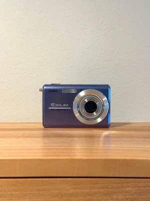 Casio digitalkamera purple - An old camera from family belongings. Untested due to missing battery. Sold in current condition, no warranty or returns. Pick-up only, Sollentuna.