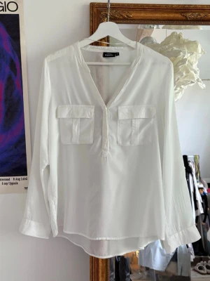 Sheer skjorta  - Tunn skjorta, perf som beach coverup!
