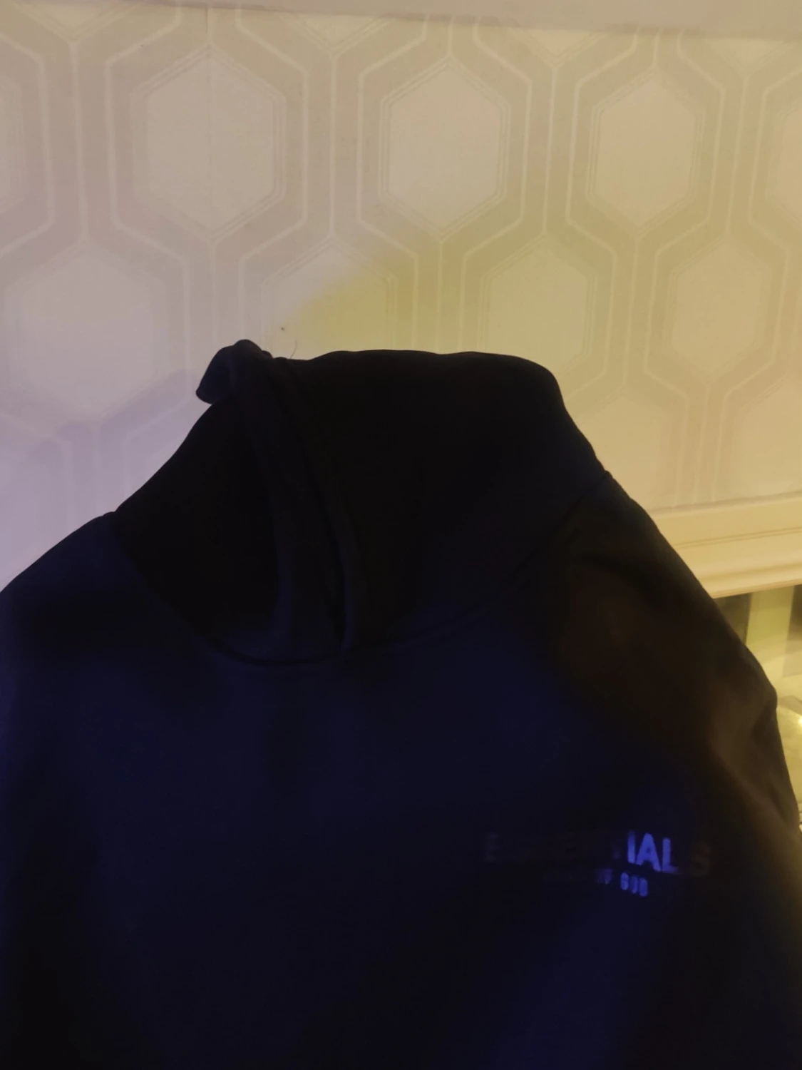Svart Essentials Fear of God hoodie