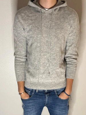 KASHMIR HOODIE - KASHMIR TRÖJA | STRL S | PRIS - 399 kr | SKRIV VIN MINSTA LILLA FUNDERING!