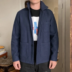 Ljusblå overshirt 