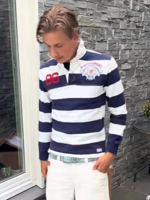 Peak Performance Rugbytröja - Intressekoll på denna lång ärmade piken från Peak! Storlek L fits M/L tvär fet! Såldes för 1099 NOK på Tise!