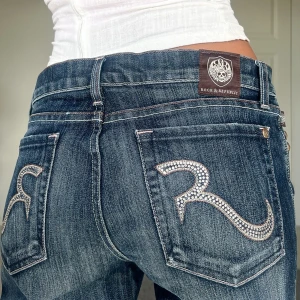 Rock & republic jeans - midjemått: 42cm rakt över, innerbenslängd: 76cm 💗 