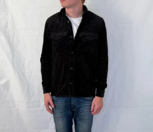 Samsoe Samsoe Manchester Overshirt Black - Svart overshirt från Samsoe Samsoe i mycket gott skick.