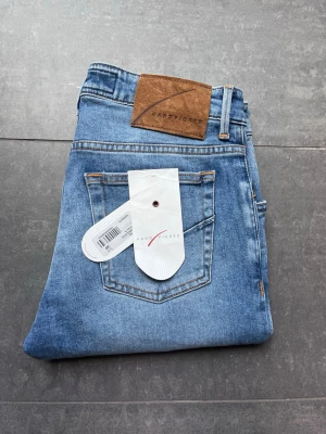 Handpicked jeans nya - Helt nya jeans ifrån handpicked. Alla tags är kvar på jeansen. Storlek 30. 