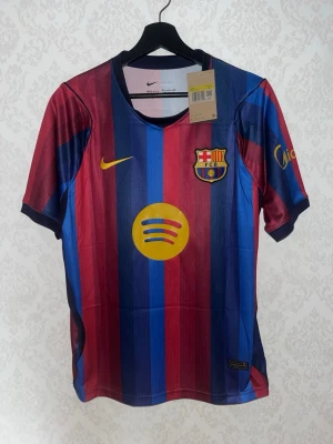 FC Barcelona tröja 26/27  - FC Barcelona hemma tröja 26/27                              Storlek S
