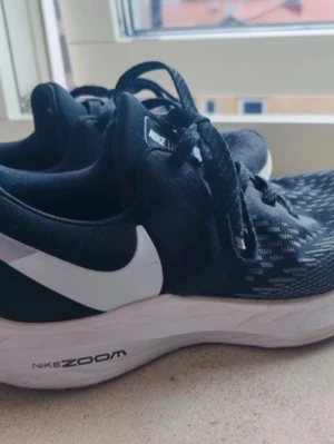 Gyma och gympaskor Nike  - Bra skick storlek 36,5 