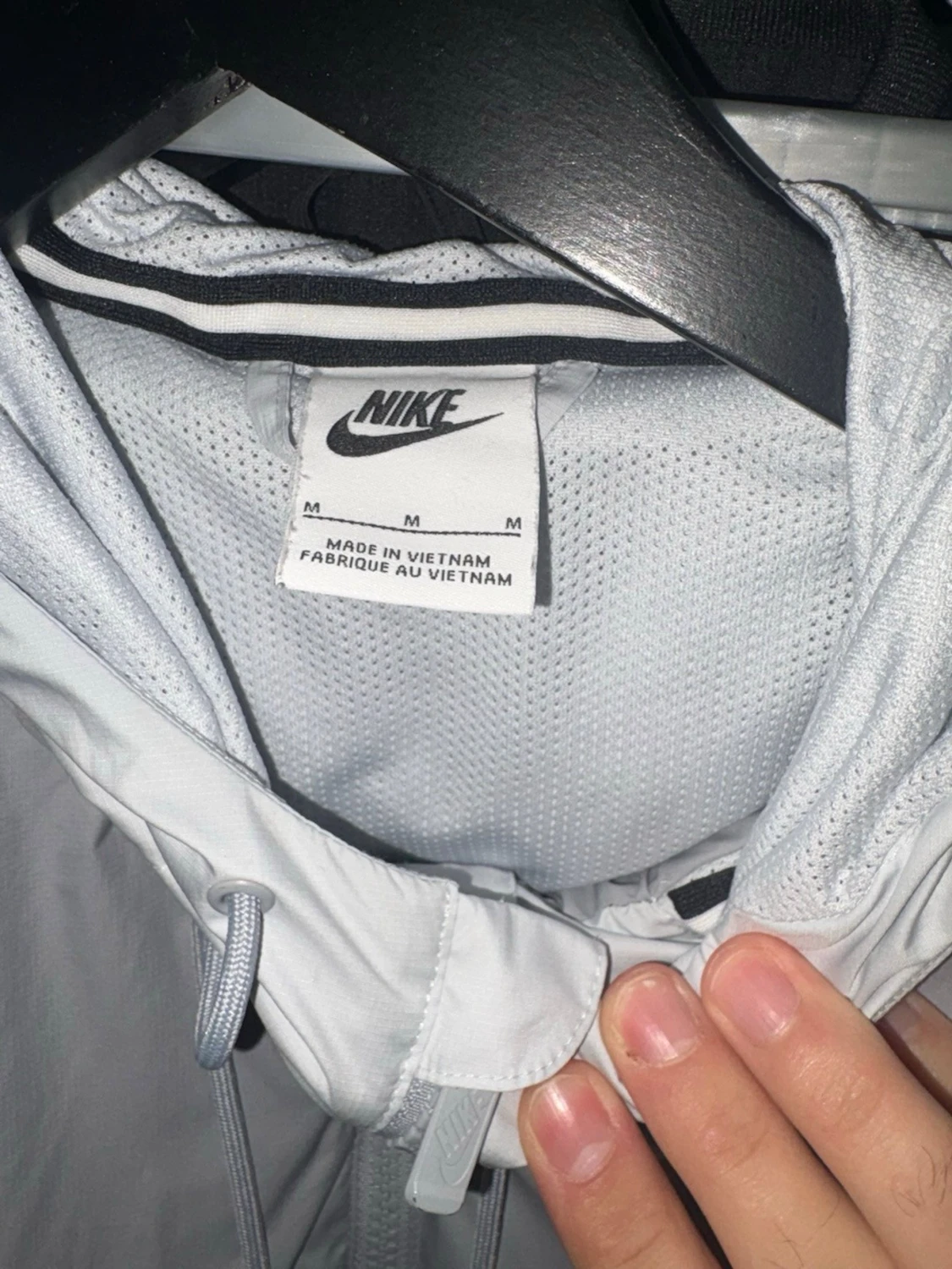 Grå och vit vindjacka från Nike - 1