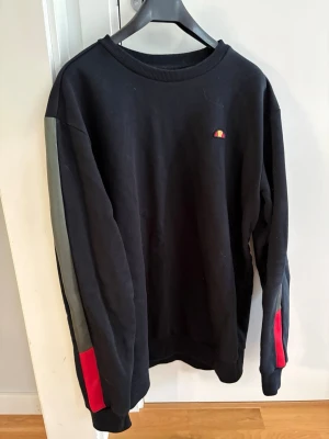 Svart sweatshirt Ellesse  - Bra skick, M