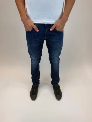 Dondup Jeans George  - Dondup Jeans George! Ny pris 4000 kr Säljs för 1099 kr! 