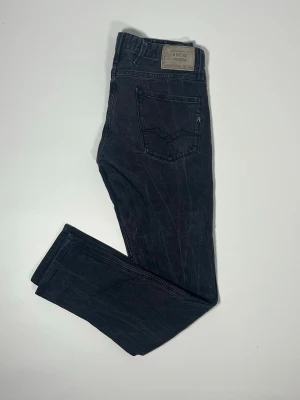 Replay anbass jeans - 👕 Plagg: Jeans                                                          📏 Storlek: 30/32                                                            🏷️ Märke/Modell: Replay anbass                                                 ✨ Skick: Fint skick                                                        💬 Vid frågor är det bara att skriva!                                                                                          🛍️ Gramenti
