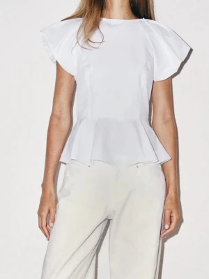 Blus/topp från Zara - Säljer denna superfina blus från Zara med knyte i ryggen. Aldrig använd❤️