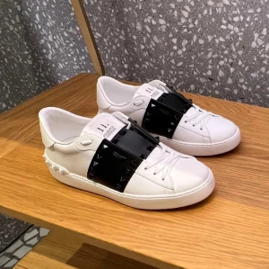 Valentino opens - Valentino opens, storlek 44. Skriv vid funderingar, pris diskuteras! 