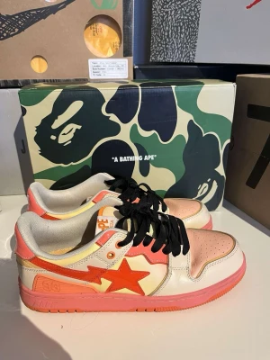 Bapesta - Bapestas sk8, fint skick använt ett fåtal gånger. Står o samlar damm bara så vill bli av med de, box, tags etc medföljer. PM för mer frågor ✉️👊🏽