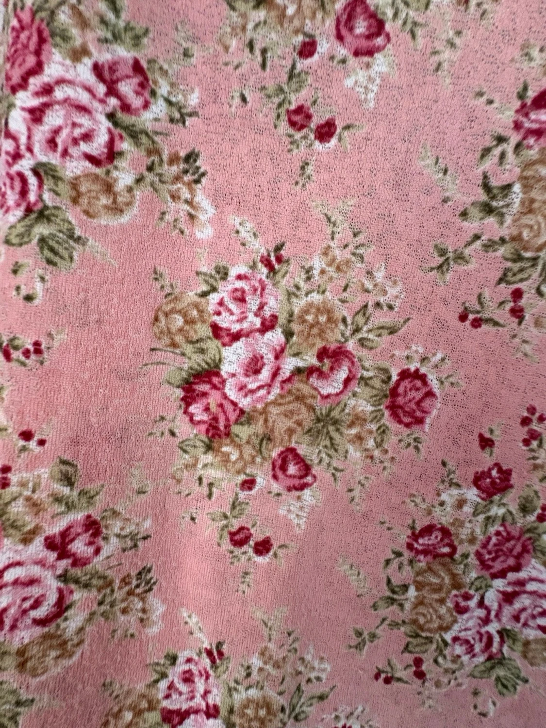 Blommig rosa topp med v-ringning - 4