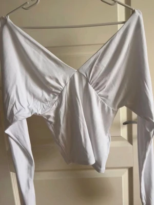 vit topp - topp från gina tricot i nyskick