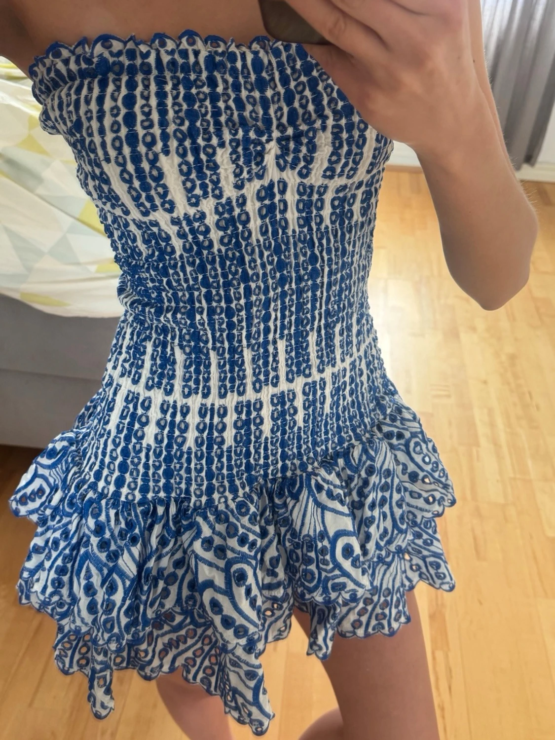 Blåvit offshoulder kortklänning