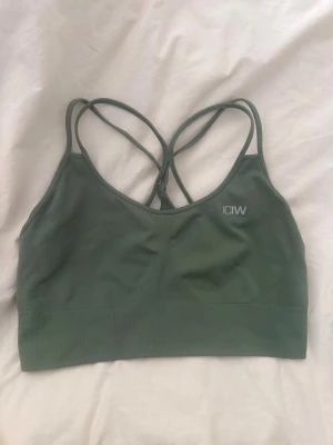 Sport bh ICIW - Fin grön sport bh från ICIW storlek  M/L 🌟
