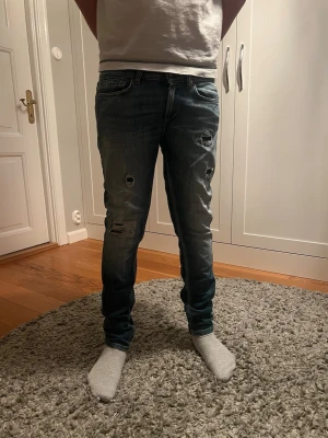 Dondup jeans | W27 - Dondup Monroe jeans | storlek: w26 men passar mer w27 | nypris: 3000 köpta i göteborg | hör av dig vid frågor! 