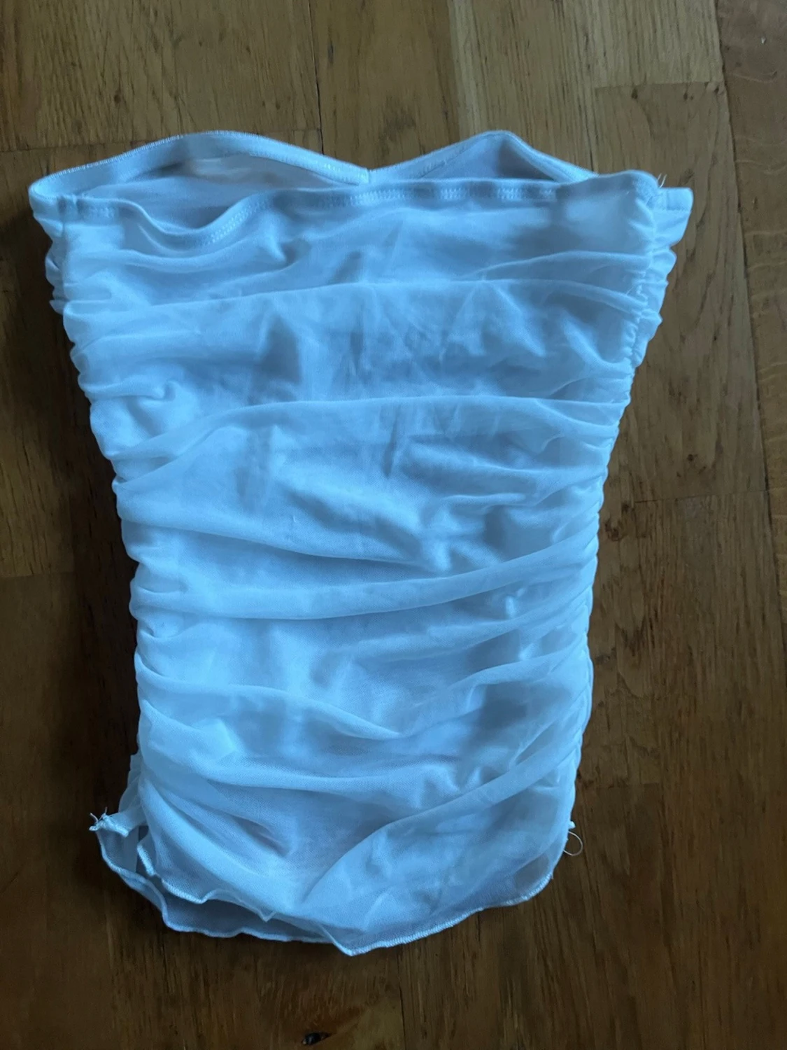 Vit axelbandslös topp med mesh - 1