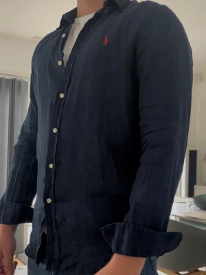 Ralph lauren linneskjorta - Renast garderoben, tyvärr åker min favorit skjorta då det blivit för liten. Riktigt snygg linneskjorta 