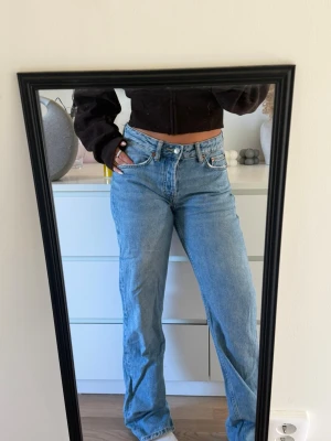 Ljusblå raka jeans - Ett par jeans från lager 157, deras icon jeans. Använda ett fåtal gånger 