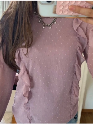 Volang blus  - Super fin!!! Aldrig använd strl 170 men passar mig som vanligtvis har S/M💘