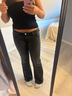 Jeans  - Säljer dessa jeans från Gina Young 14+ Använda fåtal gånger 