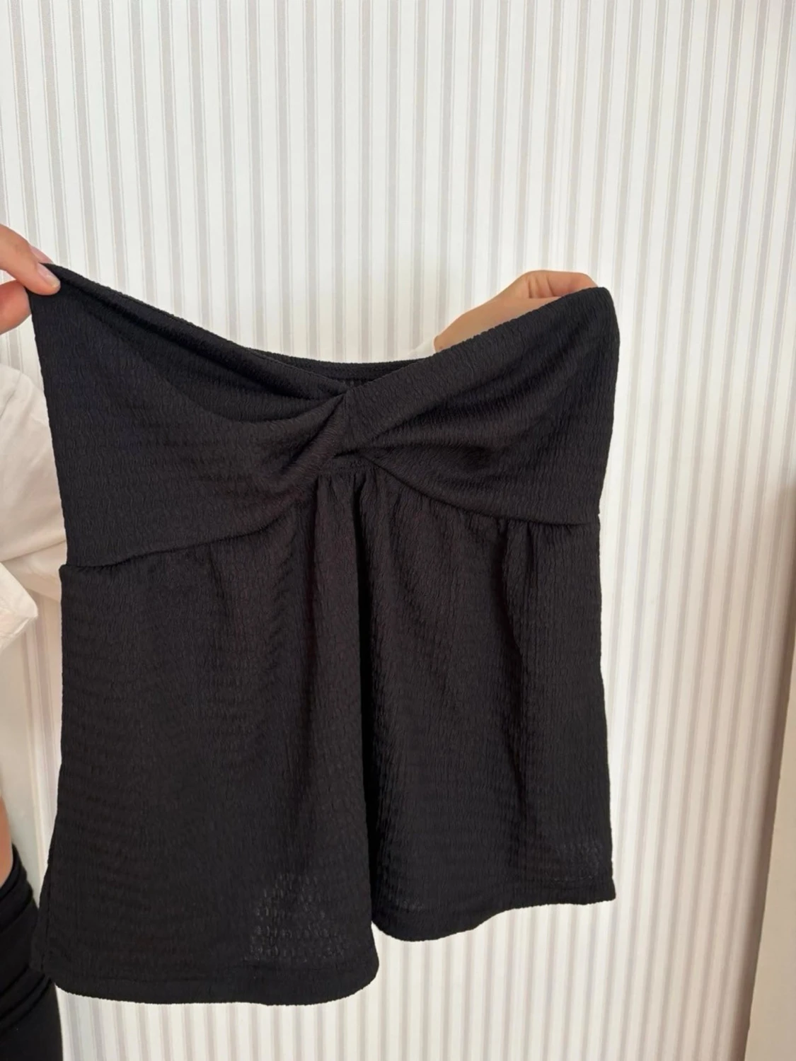 Svart bandeau tubtopp med twist - 1