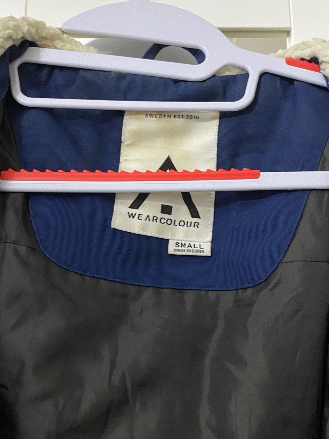 Mörkblå parkas med fuskpälsfoder - 2