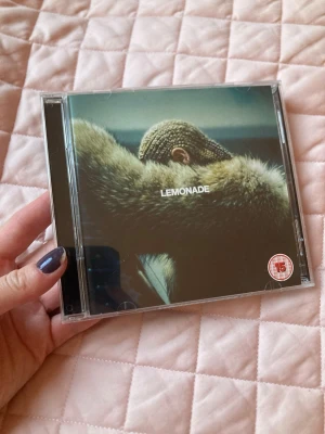 Beyoncé Lemonade CD - Beyoncé Lemonade CD. Använd typ en gång så väldigt bra skick på skivorna 