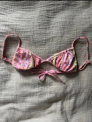 Bikinitopp - Säljer en bikinitopp i storlek xs från Shein. Skriv vid funderingar!🤍