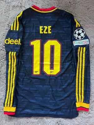 Arsenal 26/27 Eze  - En Arsenal 26/27 long sleeve Eze Spelar version, storlek M