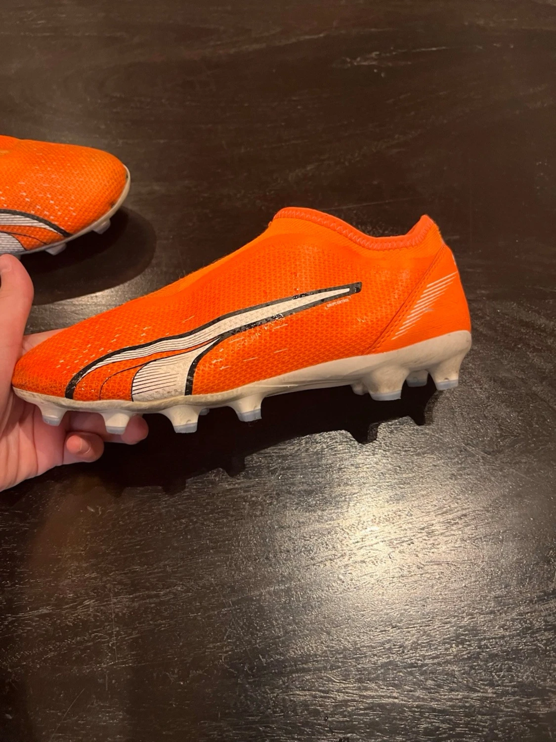Orangea fotbollsskor från Puma - 1