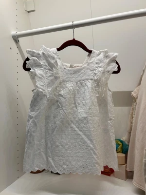 Malina blus  - Supersöt blus från By Malina/ Mini Malina, aldrig använd. Strlk 9-10💕