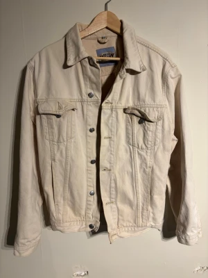 Stone Valley Overshirt  - Hej! Säljer nu min overshirt från märket Stone Valley , storlek M bra skick, allt på bilden ingår. Tveka inte på att höra av dig om du har frågor eller funderingar kring overshirten!