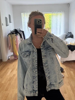 Jeans jacka - Ljusblå jeansjacka från BikBok i stl XS