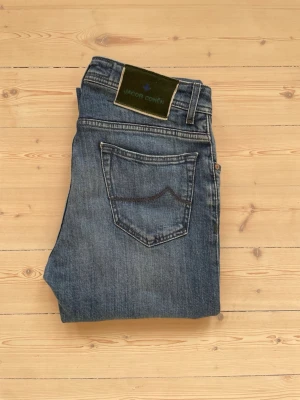Jacob Cohën Jeans - Säljer nu dessa mörkblåa Jacon Cohën jeans i den populära modellen 622.Comfort. Jeansen är i storlek 30 och har för mig att det är en ”Special edition” på dessa. Hör av dig vid frågor🤗