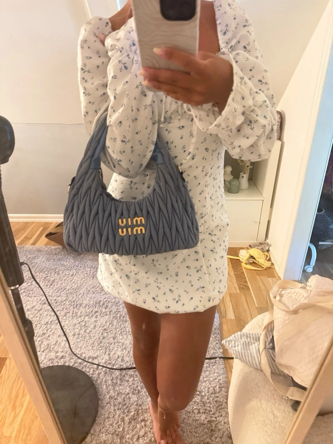 Grå vadderad handväska från Miu Miu - 2