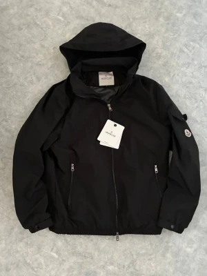 Moncler Vindjacka - Riktigt snygg moncler vindjacka till ett bra pris 💯💫🔥 Pris diskuteras vid snabb affär ! 💯