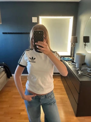 Adidas tröja  - - Passar även dig med storlek S - Inget tryck på baksidan  - Äkta adidas  - Säljer då den ej kommer till användning  - Skriv vid funderingar💕
