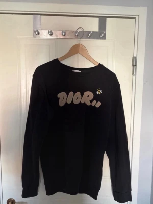 Sweatshirt herr - Rkt fin, använd men kan användas mycket mer. Storlek M skulle ja nog uppskatta den till