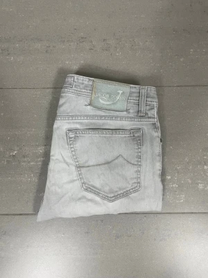 Jacob Cohën Jeans - Säljer nu dessa Jacob Cohën Jeans, mått ca 42 o 100 cm. skriv för fler bilder/frågor🙌🏼